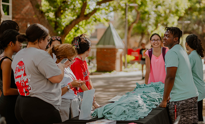 Students at Cardinal Splash event