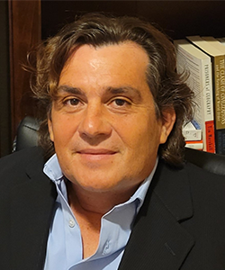 Dr. Alejandro Flores-Arocha