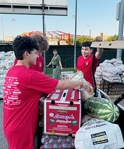 student packing food