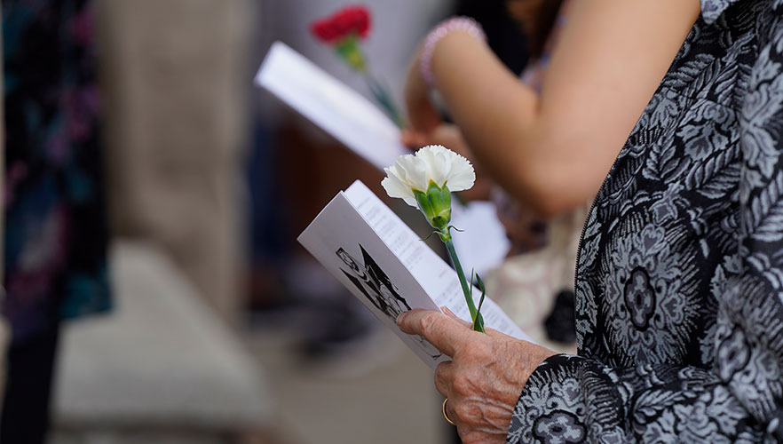 Attendee holding flower