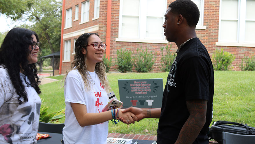 Jalen Walthall meeting students