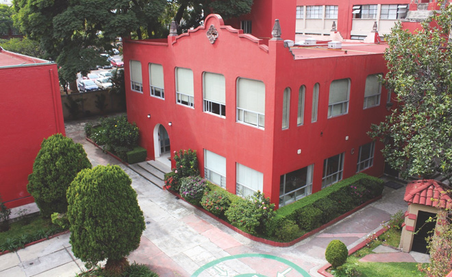 UIW Mexico campus building