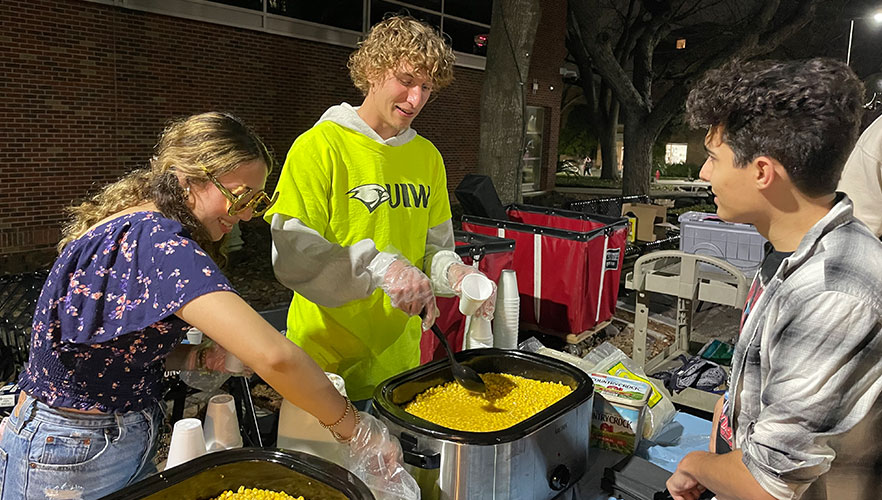 Attendees eating food